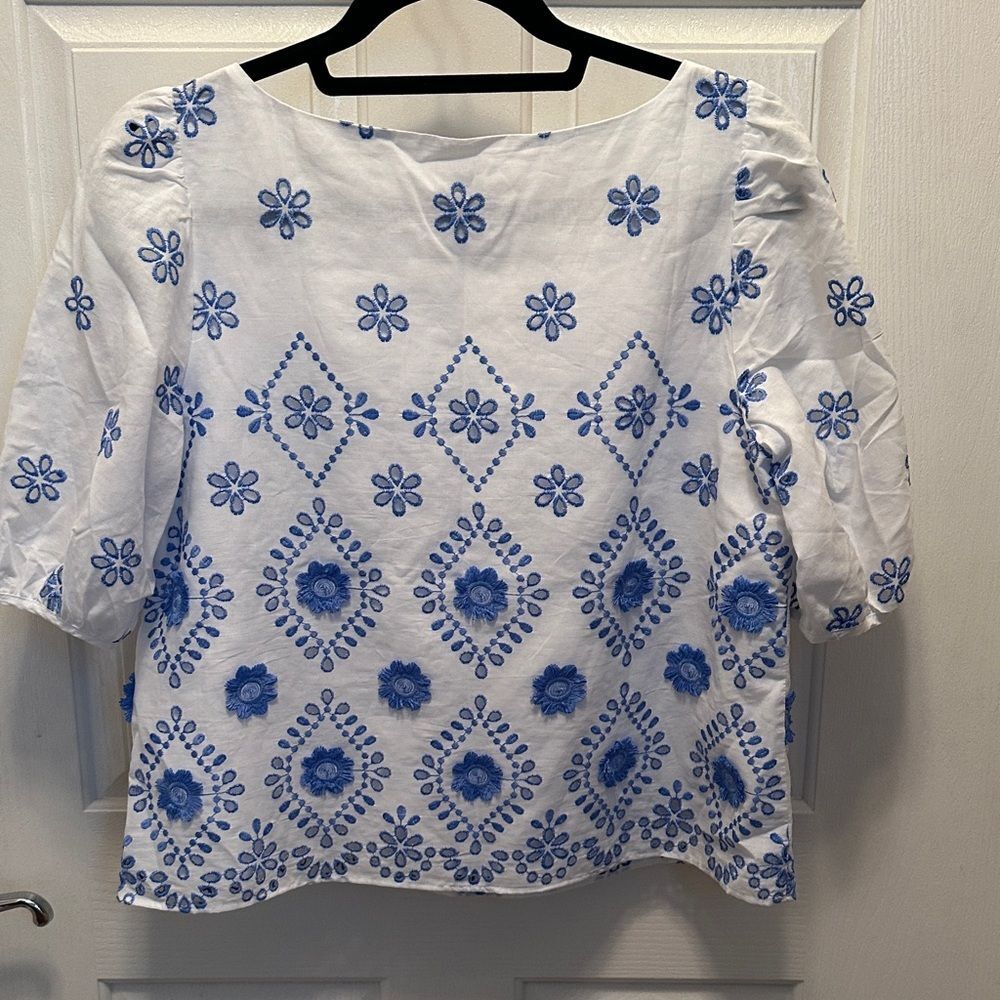 Ann Taylor 100% Cotton White Blouse with Blue Floral Embroidery Size MP - Picture 9 of 9